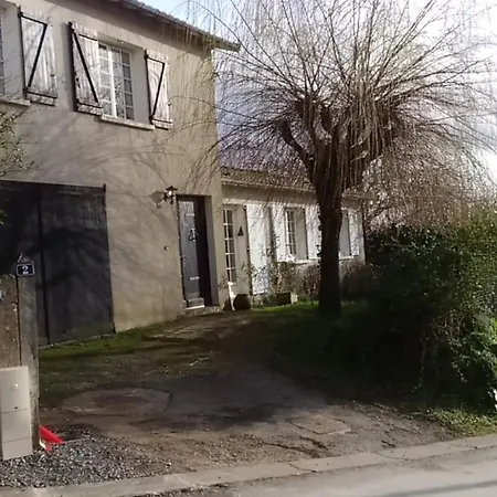 La Maison Du Bonheur Bed & Breakfast Iteuil